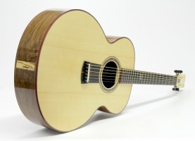 www.eyestone-guitars.com   C-modell    Walnut back n sides