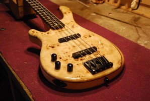 Burl poplar      www.facebook.com/ykoch.guitares/