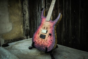 www.aviator-guitars.com    Burl Poplar Top